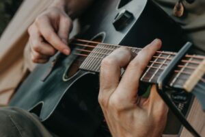 How-to-Play-a-Muted-Note-on-Guitar-–-Guide